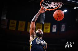 开云APP-广东队主场获得连胜，排名升至前列