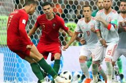 开云体育下载-比赛开启！足球场上的精彩时刻引人入胜的简单介绍