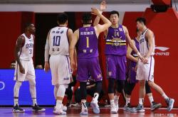 开云体育官网-包含人队新球员上场发挥稚嫩，球队惜败的词条