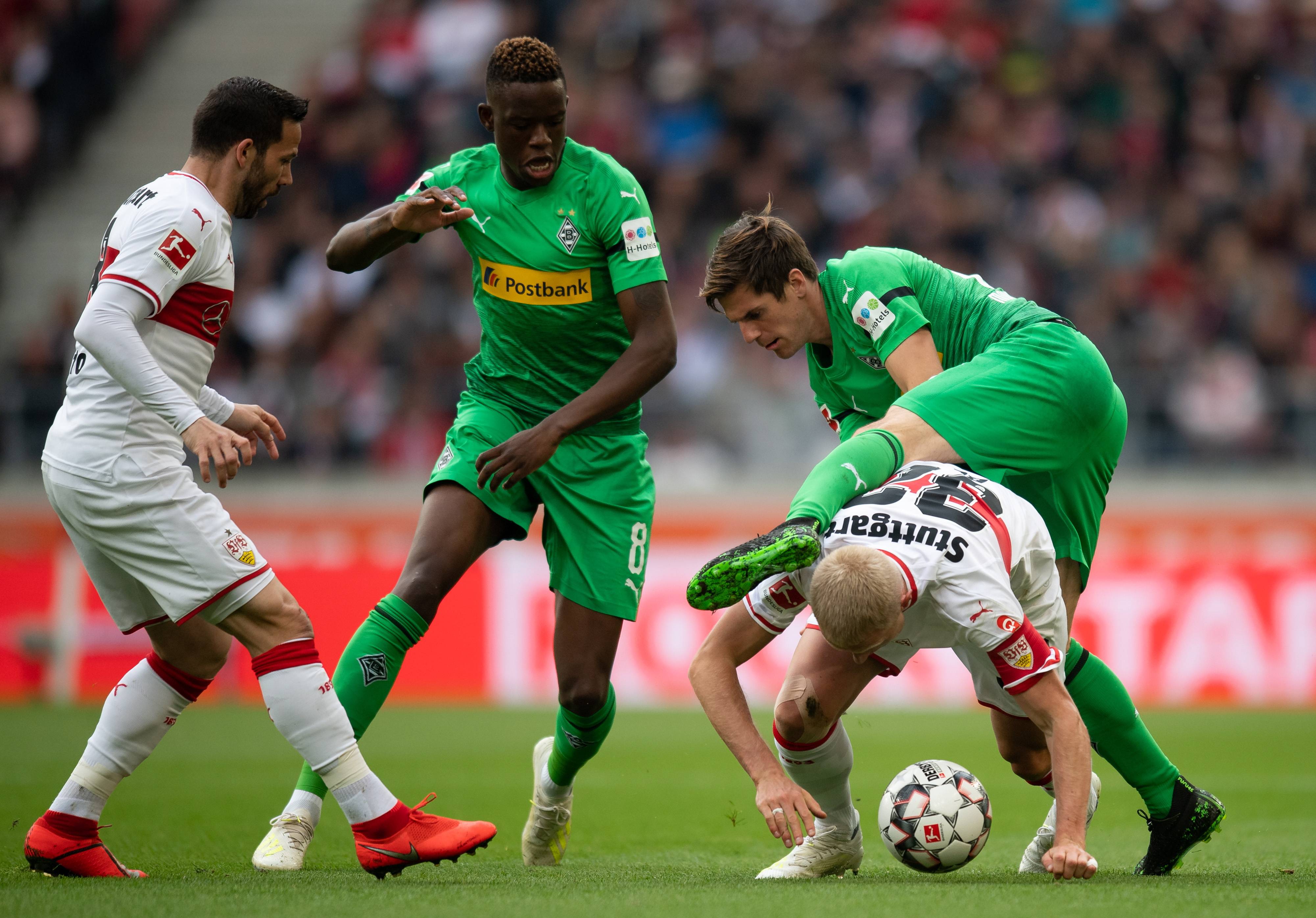 包含沃特福德挑战沃尔夫斯堡，谁将在比赛中占据主动？的词条