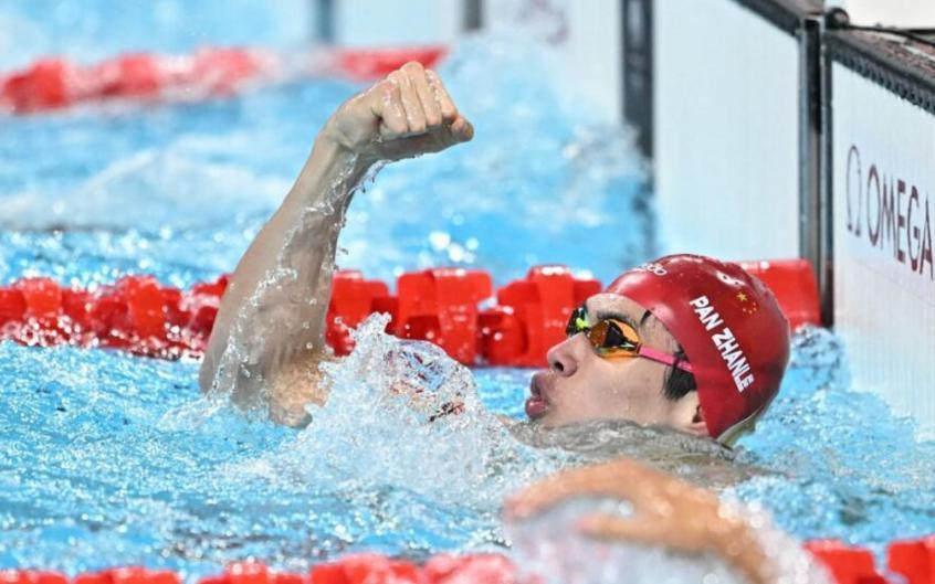 游泳比赛选手实现逆袭,金牌入手 游泳比赛选手实现逆袭,金牌入手