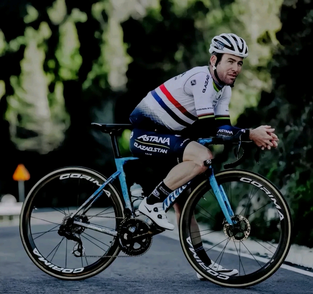 荷兰选手在自行车比赛中勇夺第一 荷兰选手在自行车比赛中勇夺第一