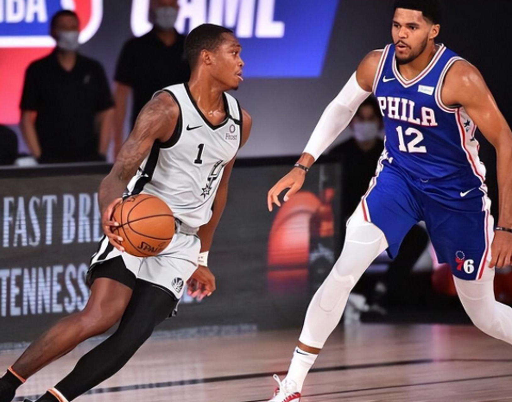 76人碾压吉林队,德罗赞惊艳四座 76人碾压吉林队,德罗赞惊艳四座